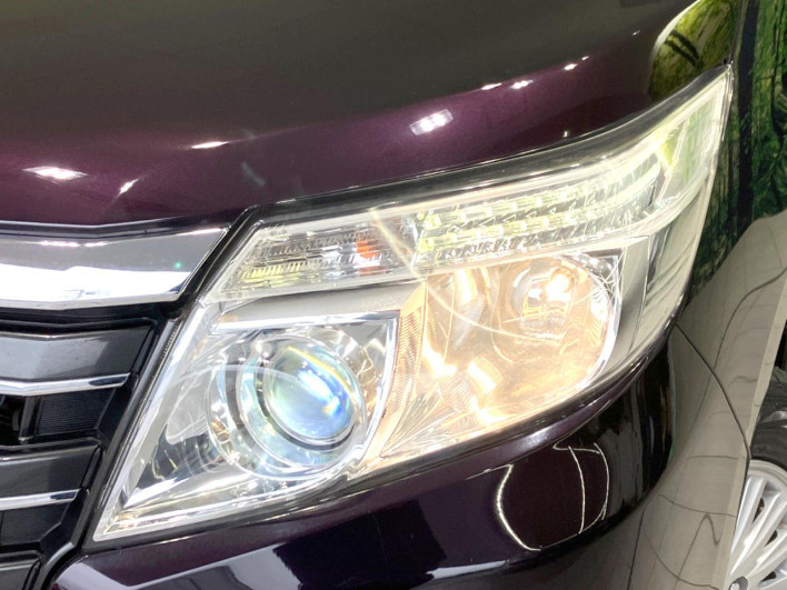 2014 Toyota Noah DAA-ZWR80G (UW-69f496e3ac1e8)[8]