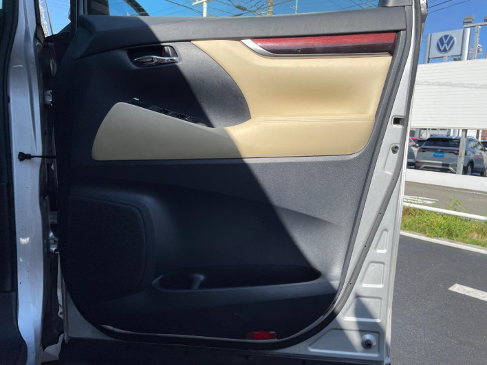 2017 Toyota Alphard DBA-AGH30W (UW-69f56a342fefa)[13]