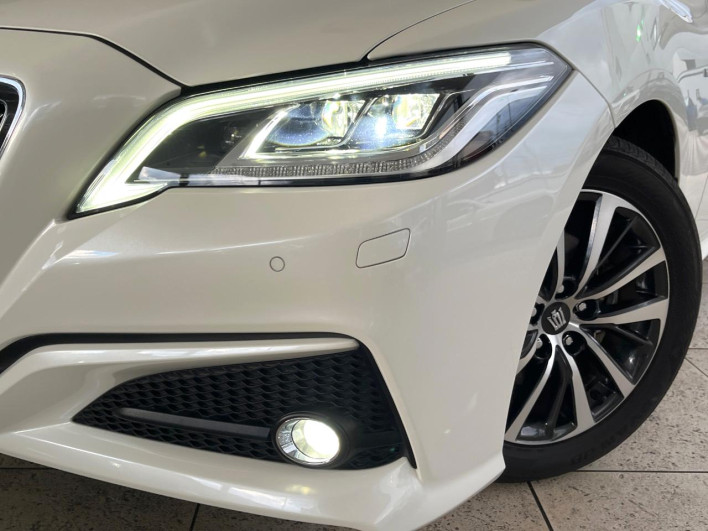 2019 Toyota Crown Hybrid 6AA-AZSH20 (UW-69f56a52d2e68)[5]