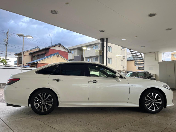2019 Toyota Crown Hybrid 6AA-AZSH20 (UW-69f56a52d2e68)[25]