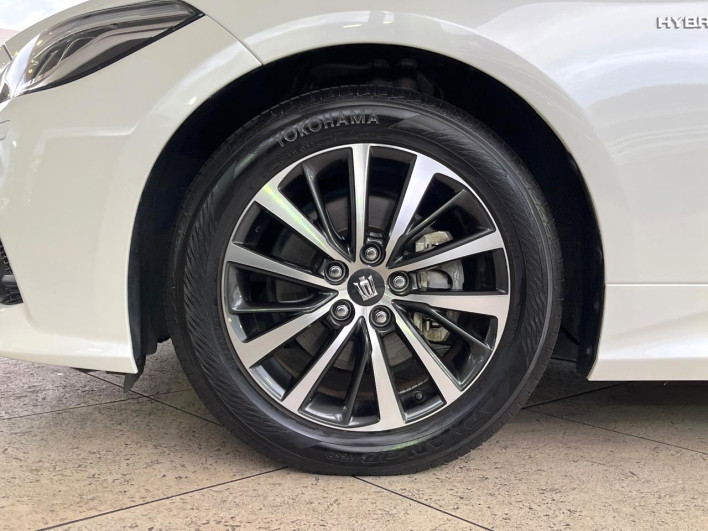 2019 Toyota Crown Hybrid 6AA-AZSH20 (UW-69f56a52d2e68)[17]