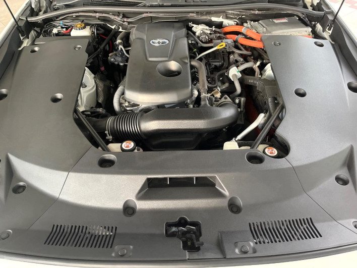 2019 Toyota Crown Hybrid 6AA-AZSH20 (UW-69f56a52d2e68)[4]