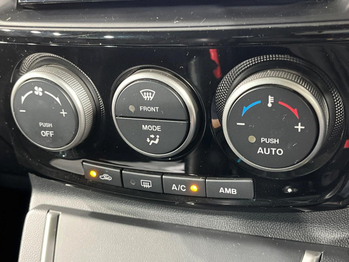 2014 Mazda Premacy DBA-CWFFW (UW-69f56a73e3439)[26]