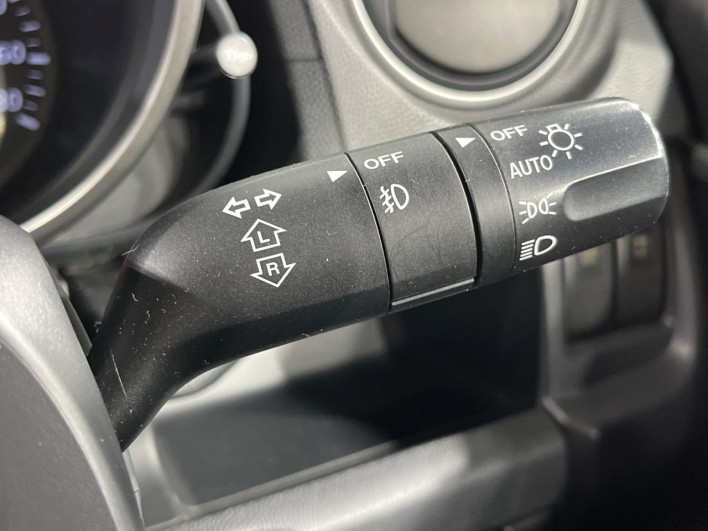 2014 Mazda Premacy DBA-CWFFW (UW-69f56a73e3439)[22]
