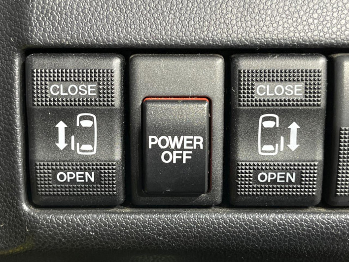 2014 Mazda Premacy DBA-CWFFW (UW-69f56a73e3439)[19]