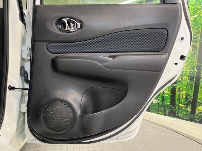 2013 Nissan Note DBA-E12 (UW-69f56a7b1a628)[17]