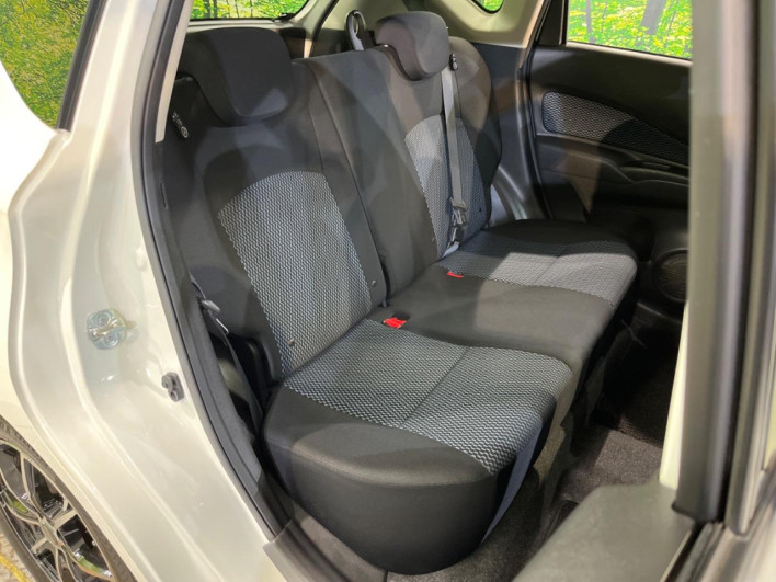 2013 Nissan Note DBA-E12 (UW-69f56a7b1a628)[13]