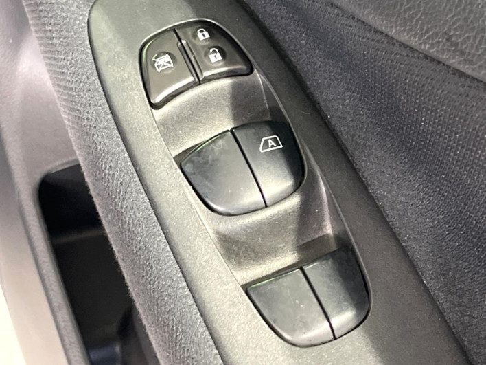 2011 Nissan Serena DBA-FC26 (UW-69f56a80a0408)[28]