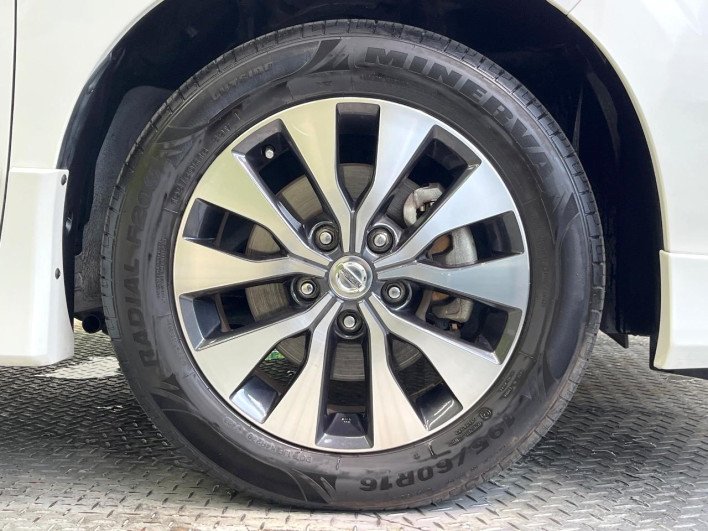 2016 Nissan Serena DAA-GFC27 (UW-69f56a8e02b22)[17]