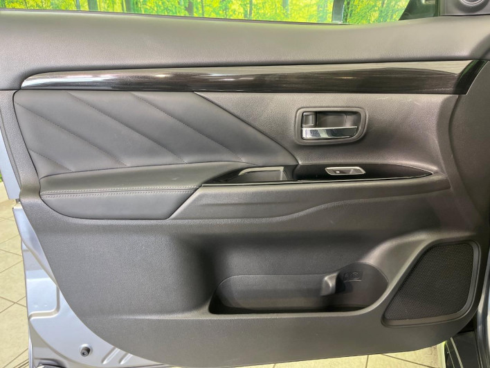 2017 Mitsubishi OUTLANDER PHEV DLA-GG2W (UW-69f56a97b51e7)[28]