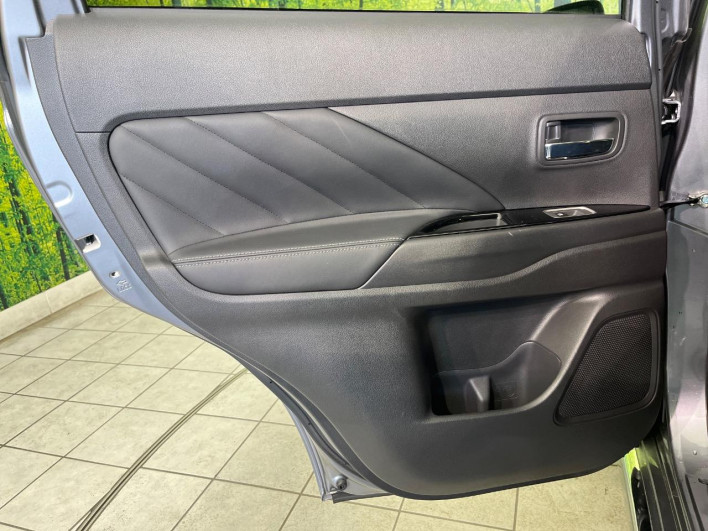 2017 Mitsubishi OUTLANDER PHEV DLA-GG2W (UW-69f56a97b51e7)[29]