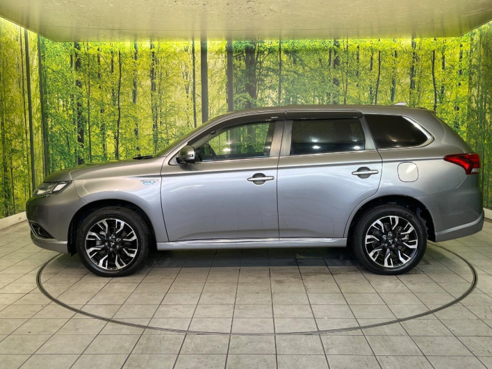 2017 Mitsubishi OUTLANDER PHEV DLA-GG2W (UW-69f56a97b51e7)[16]