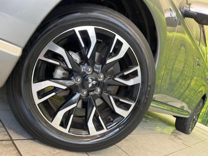 2017 Mitsubishi OUTLANDER PHEV DLA-GG2W (UW-69f56a97b51e7)[6]