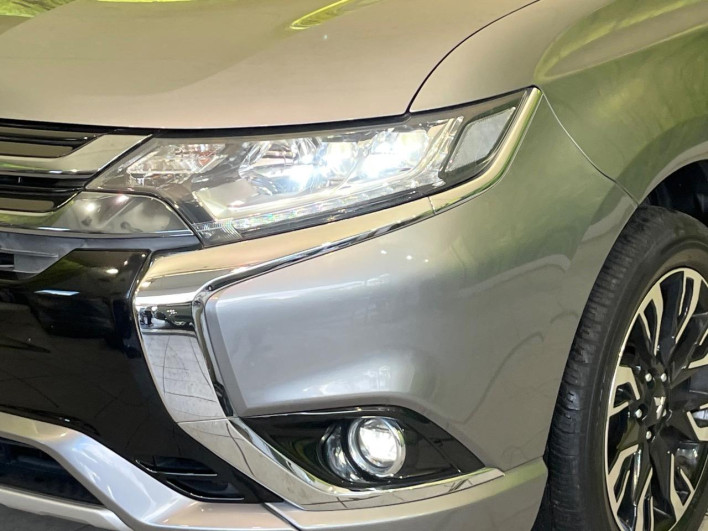 2017 Mitsubishi OUTLANDER PHEV DLA-GG2W (UW-69f56a97b51e7)[13]