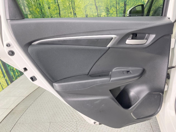 2013 Honda Fit DBA-GK3 (UW-69f56a9c91d8b)[27]