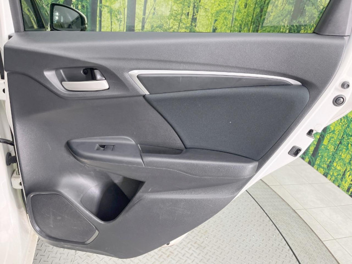 2013 Honda Fit DBA-GK3 (UW-69f56a9c91d8b)[25]