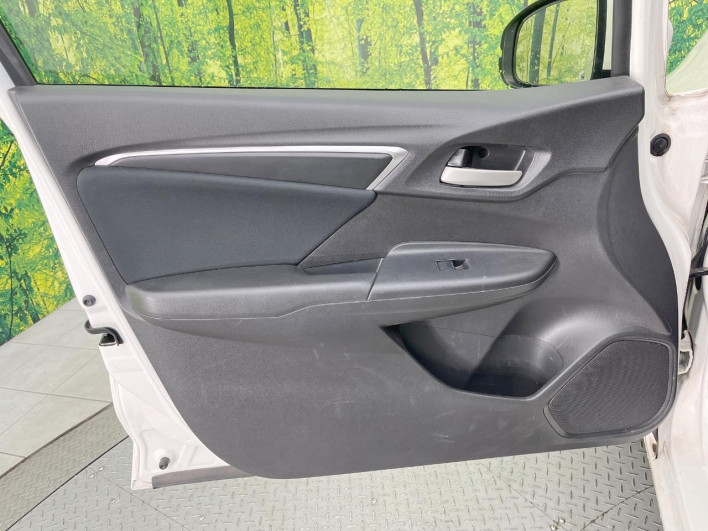 2013 Honda Fit DBA-GK3 (UW-69f56a9c91d8b)[26]