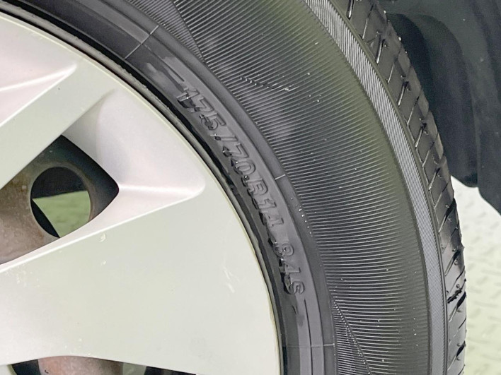 2013 Honda Fit DBA-GK3 (UW-69f56a9c91d8b)[11]