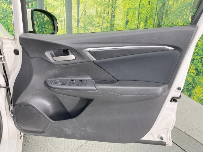 2013 Honda Fit DBA-GK3 (UW-69f56a9c91d8b)[24]
