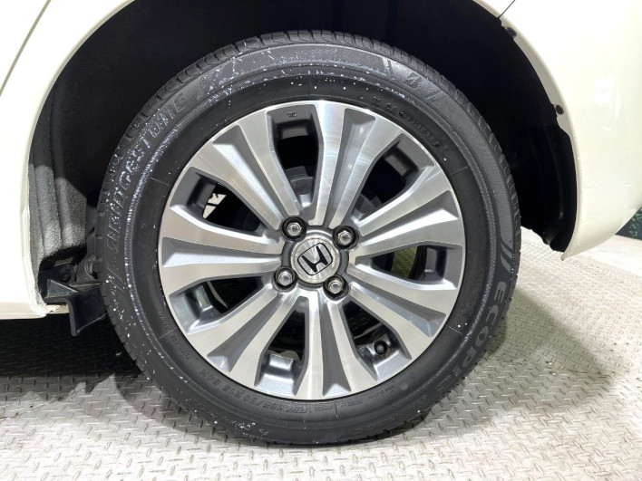 2013 Honda Fit Hybrid DAA-GP5 (UW-69f56a9ecc93d)[28]