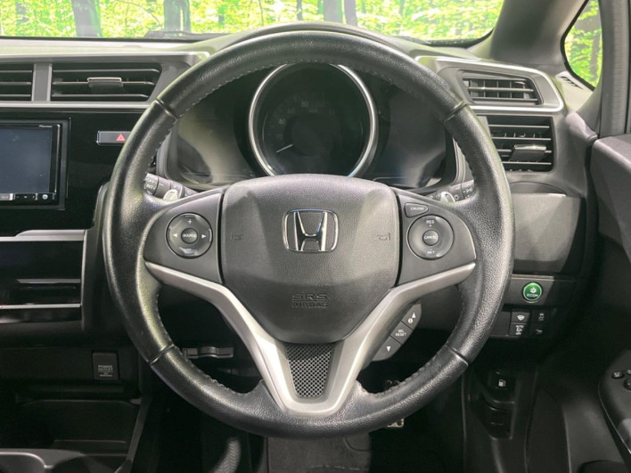 2016 Honda Fit Hybrid DAA-GP6 (UW-69f56a9f56fcd)[10]