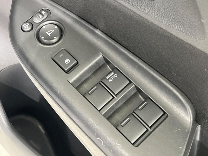 2016 Honda Fit Hybrid DAA-GP6 (UW-69f56a9f56fcd)[6]