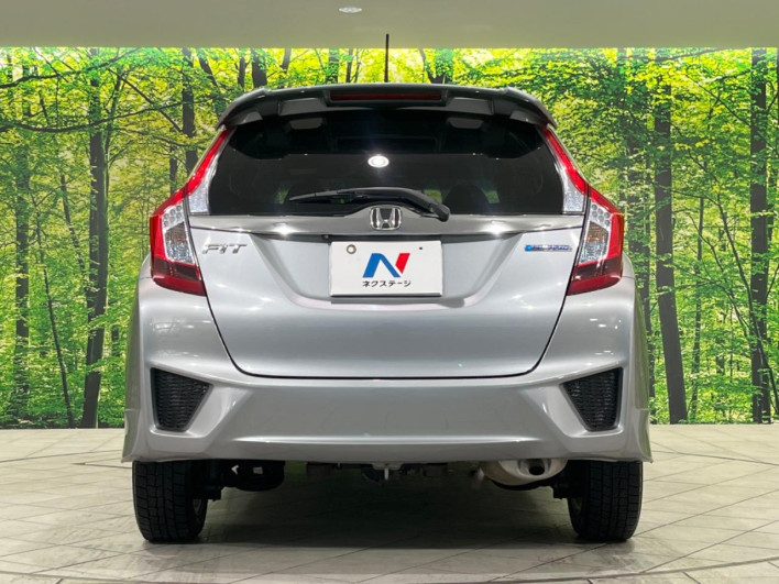 2016 Honda Fit Hybrid DAA-GP6 (UW-69f56a9f56fcd)[19]