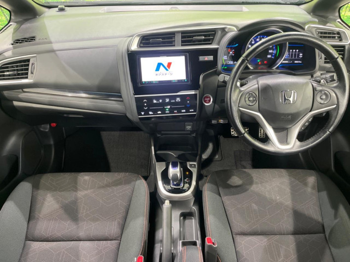 2016 Honda Fit Hybrid DAA-GP6 (UW-69f56a9f56fcd)[9]