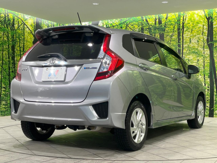 2016 Honda Fit Hybrid DAA-GP6 (UW-69f56a9f56fcd)[18]