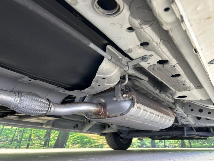 2013 Nissan Serena DAA-HC26 (UW-69f56ab0a3077)[25]