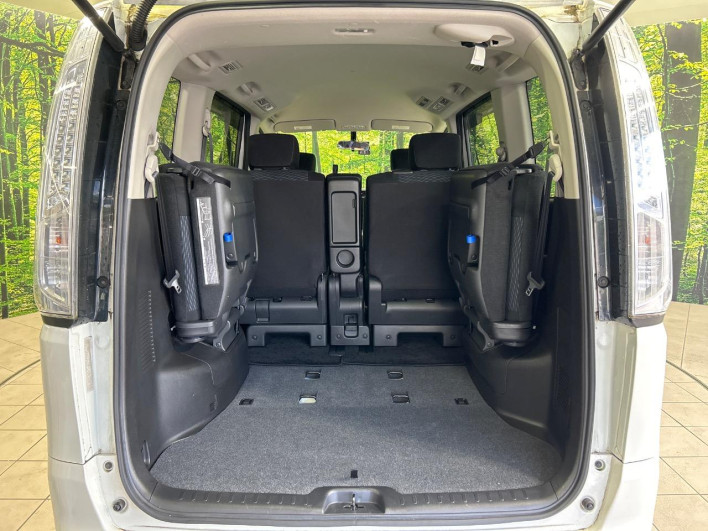 2013 Nissan Serena DAA-HC26 (UW-69f56ab0a3077)[27]