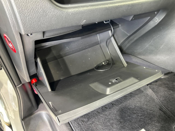 2013 Nissan Serena DAA-HC26 (UW-69f56ab0a3077)[6]