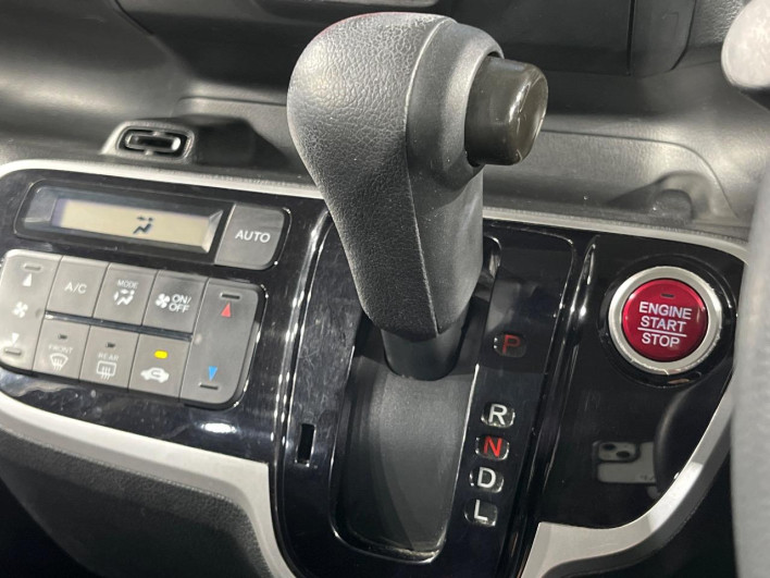 2017 Honda N-BOX CUSTOM DBA-JF1 (UW-69f56ad00982c)[17]