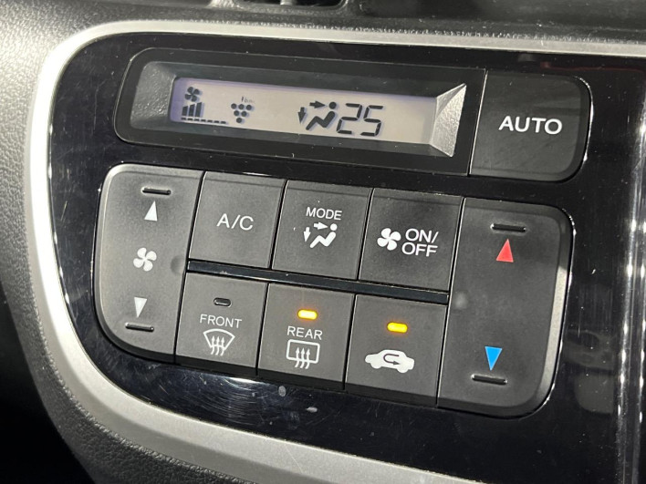 2017 Honda N-BOX CUSTOM DBA-JF1 (UW-69f56ad00982c)[18]