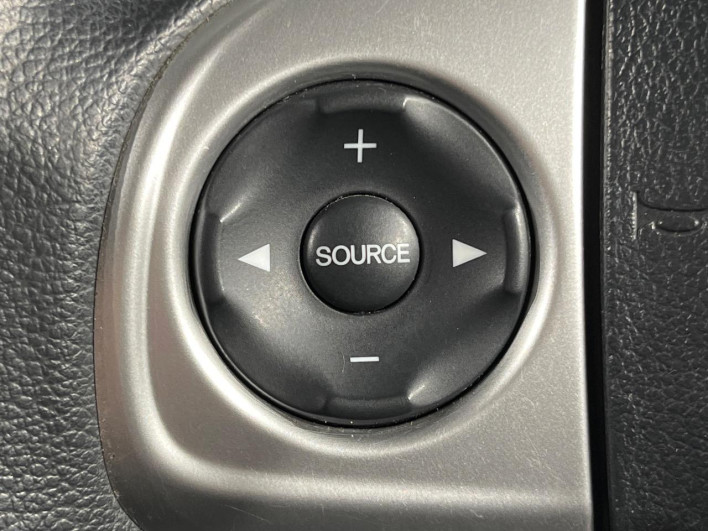 2017 Honda N-BOX CUSTOM DBA-JF1 (UW-69f56ad00982c)[13]