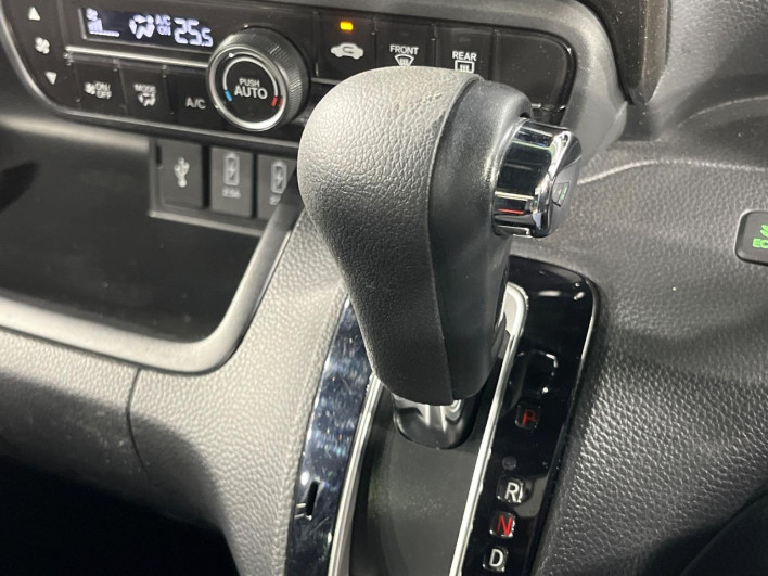 2017 Honda N-BOX CUSTOM DBA-JF3 (UW-69f56ad21fde8)[28]