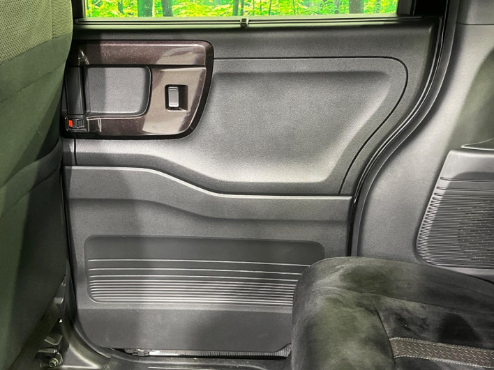 2017 Honda N-BOX CUSTOM DBA-JF3 (UW-69f56ad21fde8)[14]
