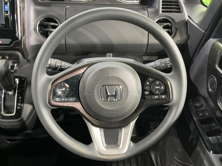 2017 Honda N-BOX CUSTOM DBA-JF3 (UW-69f56ad21fde8)[17]