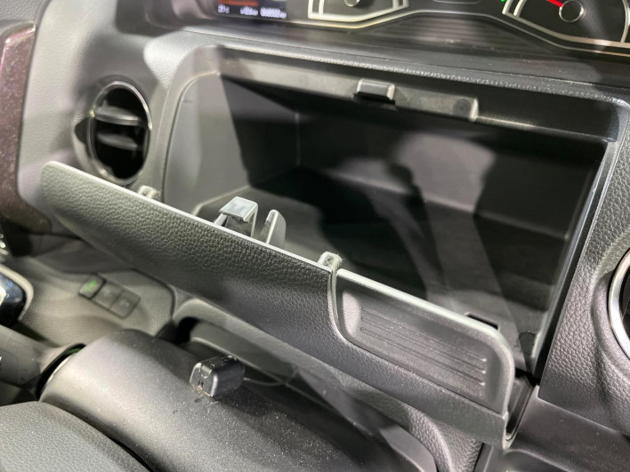 2017 Honda N-BOX CUSTOM DBA-JF3 (UW-69f56ad21fde8)[22]
