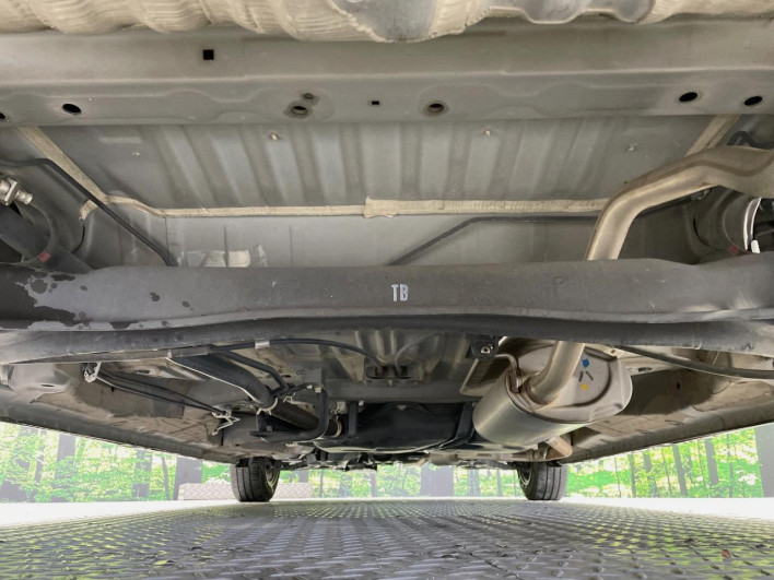 2018 Honda N-BOX CUSTOM DBA-JF3 (UW-69f56ad26680b)[22]