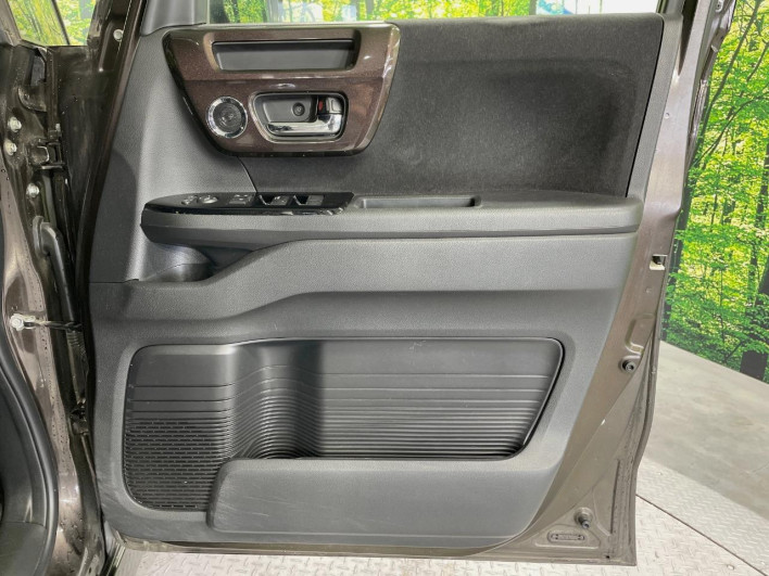 2018 Honda N-BOX CUSTOM DBA-JF3 (UW-69f56ad26680b)[25]