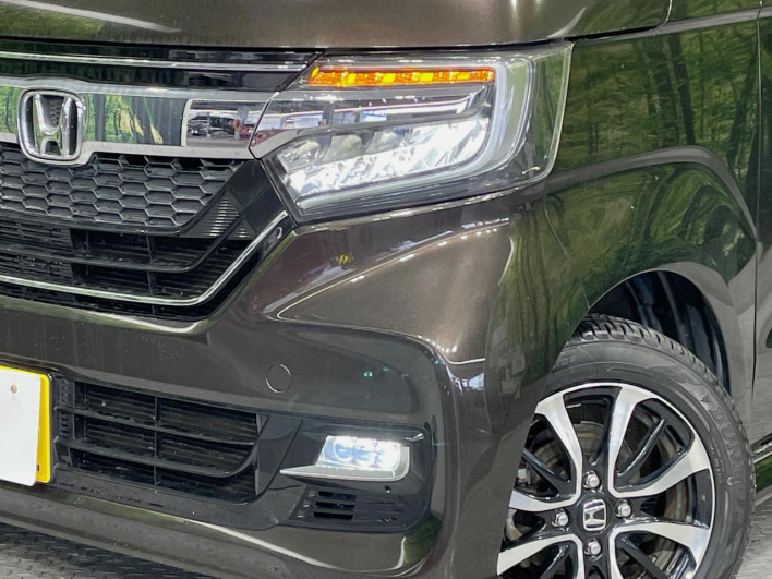 2018 Honda N-BOX CUSTOM DBA-JF3 (UW-69f56ad26680b)[11]