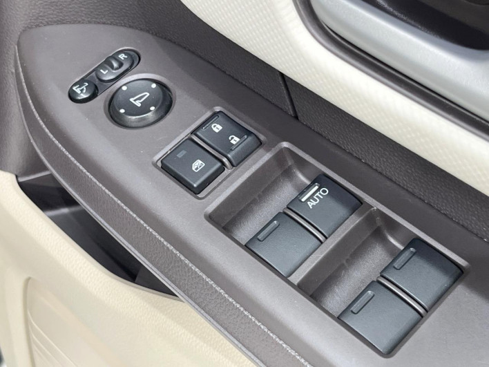 2018 Honda N-BOX DBA-JF3 (UW-69f56ad288ae6)[24]