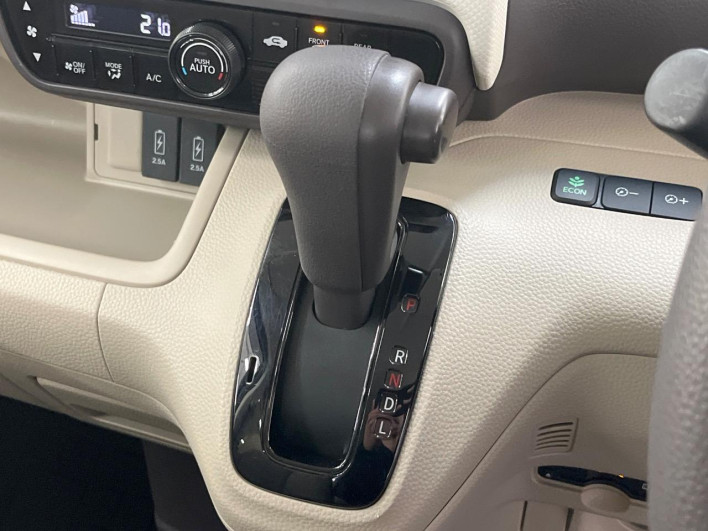 2018 Honda N-BOX DBA-JF3 (UW-69f56ad288ae6)[18]