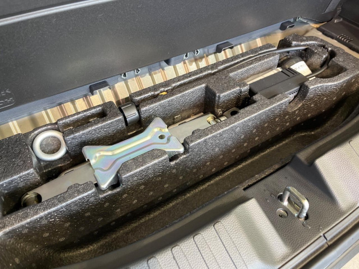 2019 Honda N-BOX CUSTOM DBA-JF3 (UW-69f56ad48b431)[26]
