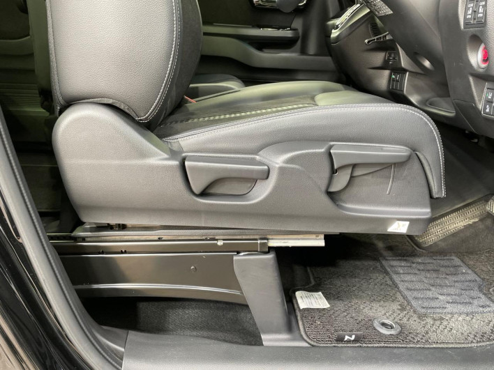 2023 Honda N-BOX CUSTOM 6BA-JF3 (UW-69f56ad99f347)[25]
