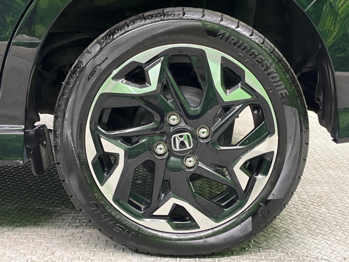 2017 Honda N-BOX CUSTOM DBA-JF4 (UW-69f56ade4a93f)[12]