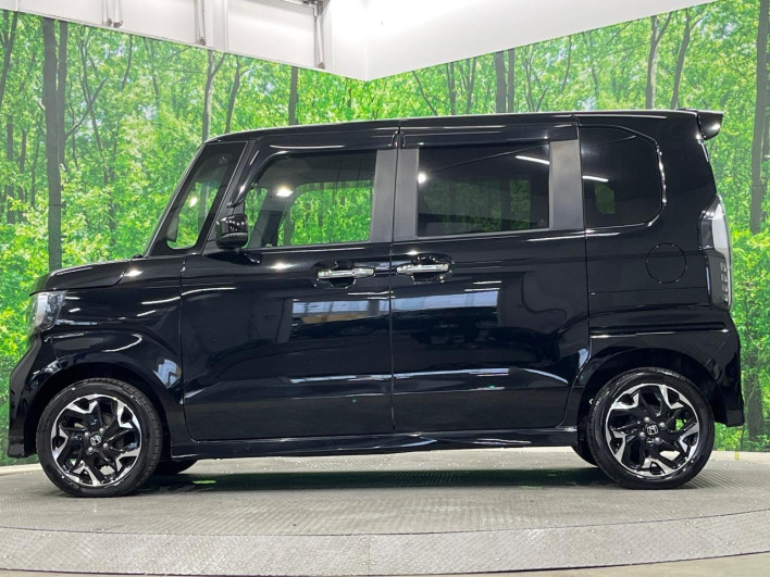 2017 Honda N-BOX CUSTOM DBA-JF4 (UW-69f56ade4a93f)[26]