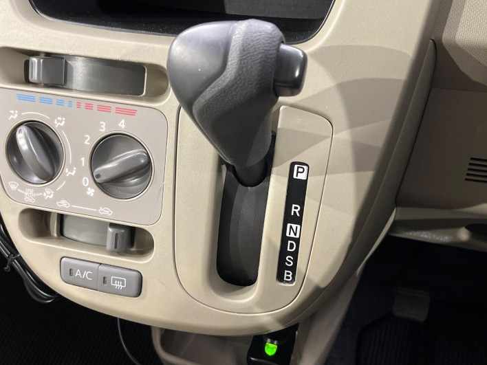 2014 Daihatsu Move DBA-LA110S (UW-69f56aff7aafe)[28]