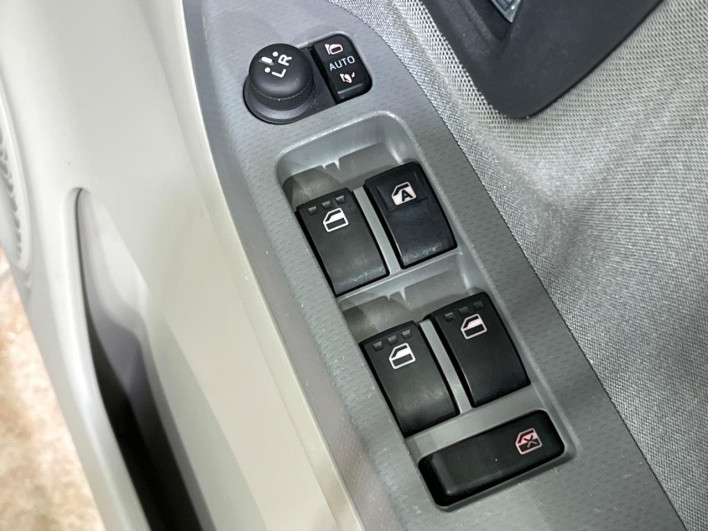 2020 Daihatsu Cast 5BA-LA250S (UW-69f56b0326f23)[12]